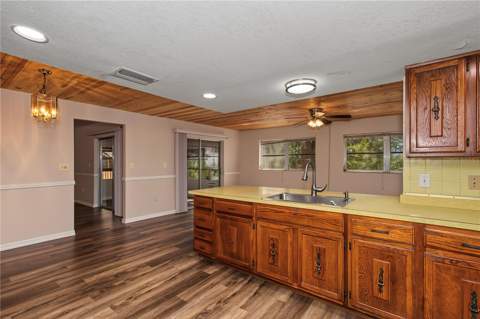 1414 W Evergreen Drive, Citrus Springs FL - photo 16 of 46