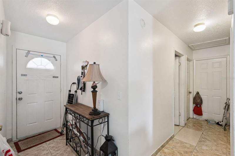 3 bedroom Half Duplex at 6833 Longmeade Lane, Meadow Cove, Orlando — photo 2