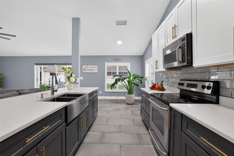 3 bedroom Single Family Residence at 17721 Hampshire Oak Drive, Hunters Green Prcl 18A Phas, Tampa — photo 4