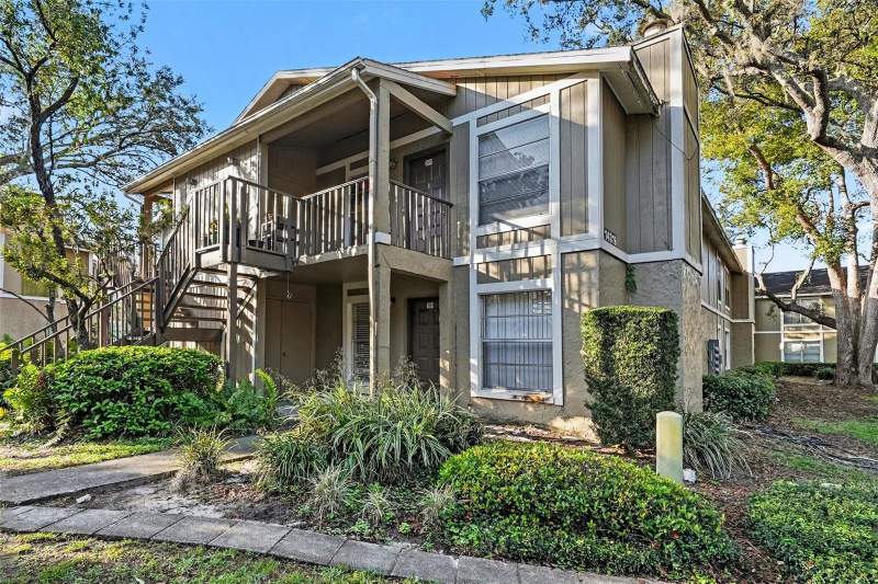 14319 HANGING MOSS CIRCLE #101 home for sale in The Oaks Condos for Sale: 2 Listings, Median $120K