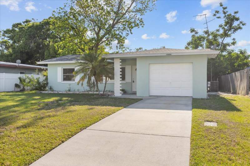 Anona GrovesHomes for Sale in Largo, FL