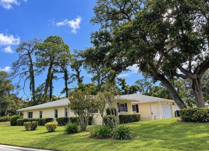 2 bedroom Villa at 5624 Palm Aire Drive #V105, Palm-Aire At Sarasota 7-A, Sarasota — photo 2