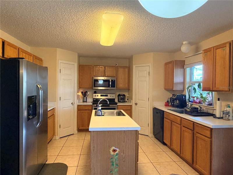 4 bedroom Single Family Residence at 905 Gloucester Court, Poinciana Village 2 Nbhd 1, Kissimmee — photo 4
