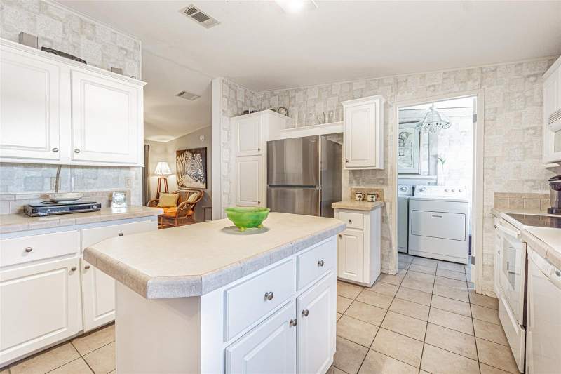 3 bedroom Manufactured Home at 37627 Lorena Avenue, Grand Horizons, Zephyrhills — photo 3
