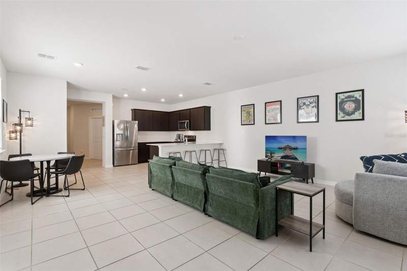 4 bedroom Townhouse at 6926 Reverie Park Avenue, Everbe, Orlando — photo 4