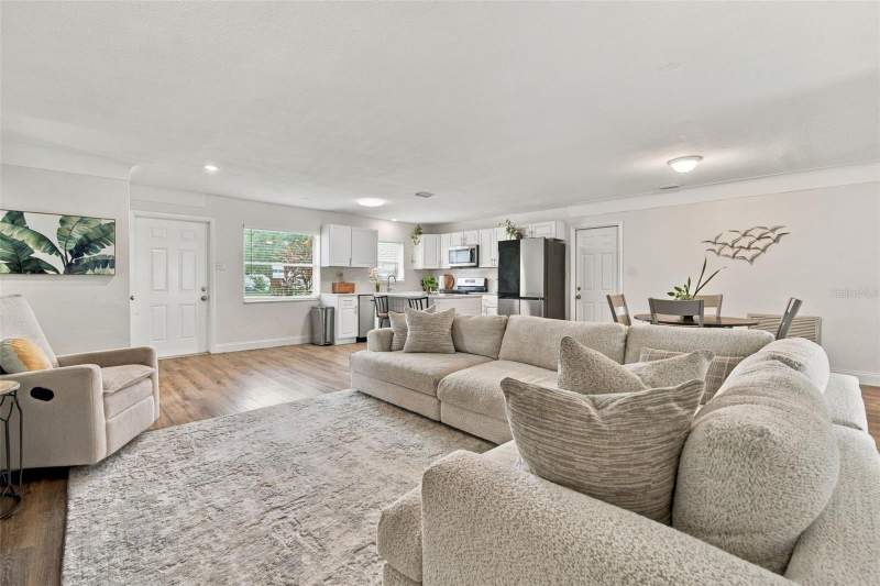 4 bedroom Single Family Residence at 5915 35th Avenue, Sheryl Manor, St Petersburg — photo 3