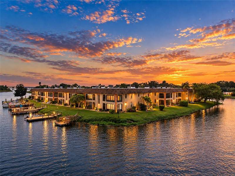 10142 SEMINOLE ISLAND DRIVE home for sale in Willow Point Condo