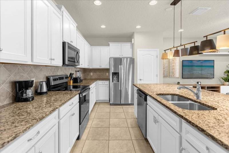 5 bedroom Townhouse at 2413 Dubai St, Windsor At Westside, Kissimmee — photo 4