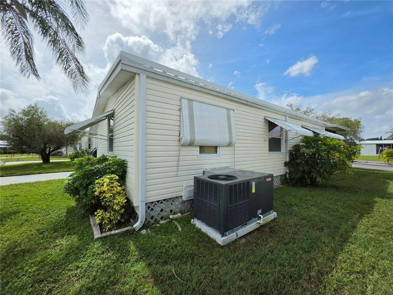 2 bedroom Mobile Home at 5293 Poinciana Circle, Colony Cove Mhp Co-Op, New Port Richey — photo 3