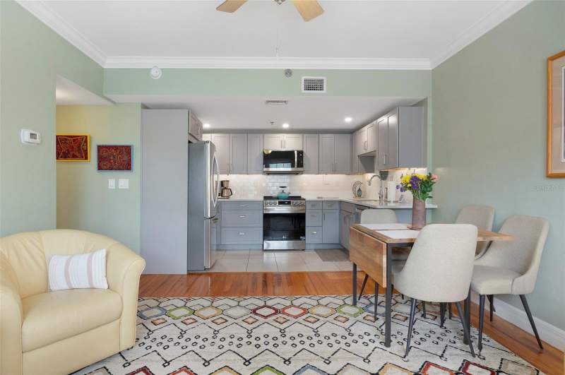 2 bedroom Condominium at 219 4TH AVENUE #202, MT VERNON CONDO, ST PETERSBURG — photo 5