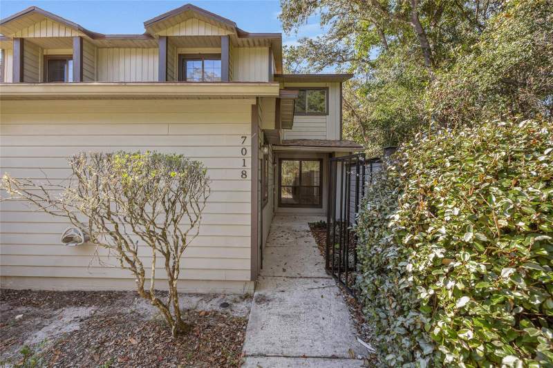 2 bedroom Townhouse at 7018 NW 52nd Terrace, Blues Creek Unit 1 Rep, Gainesville — photo 2