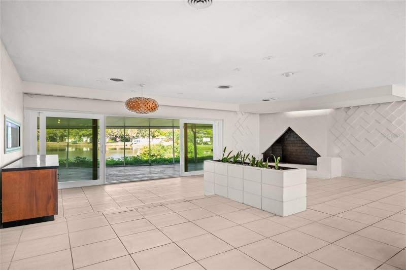 3 bedroom Single Family Residence at 801 Pinellas Point Drive, Bay Vista Park Rep, St Petersburg — photo 4