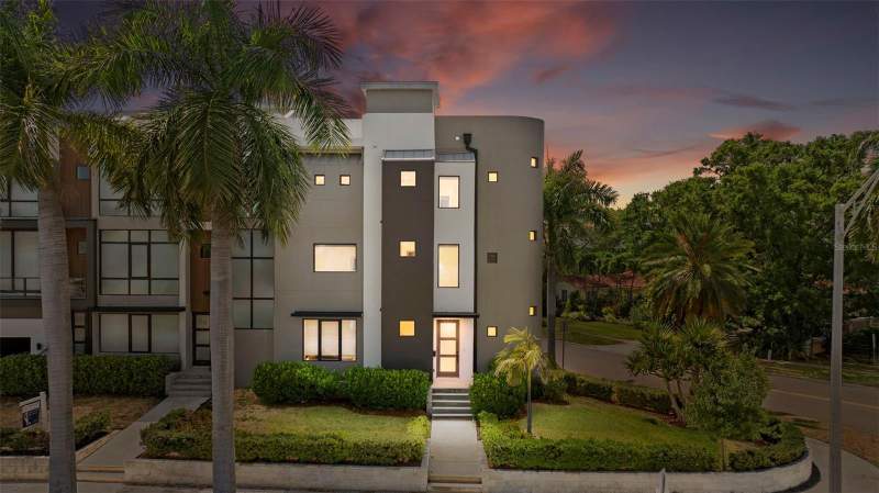 92 W DAVIS BOULEVARD home for sale in Davis Point Townhomes