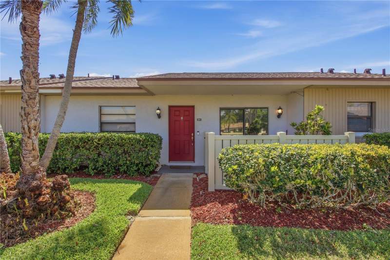 3 bedroom Villa at 260 Michaels Circle, East Lake Woodlands Cluster Homes, Oldsmar — photo 1