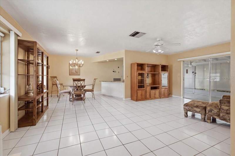 2 bedroom Single Family Residence at 7222 Holiday Drive, Spring Hill, Spring Hill — photo 5