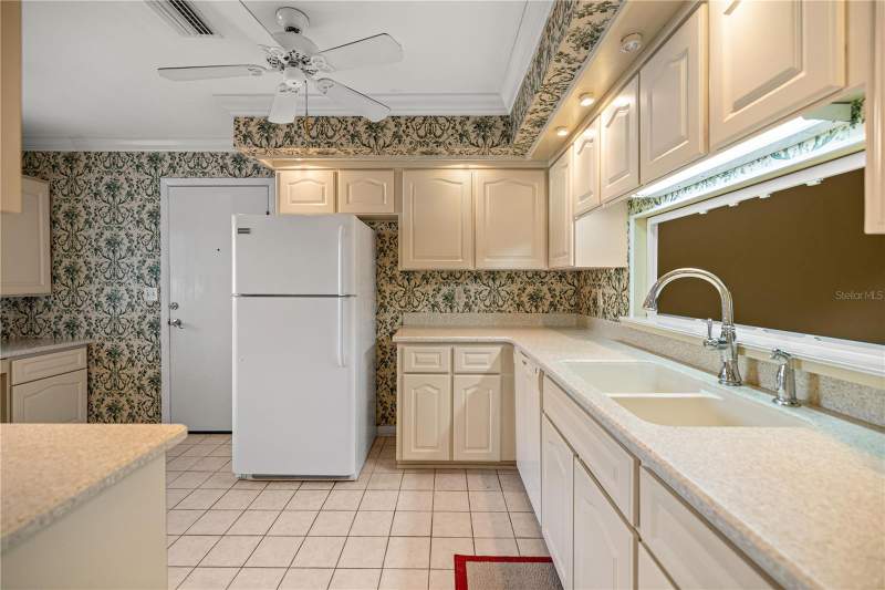 3 bedroom Villa at 2050 SE 37th Court Circle, Crestwood South Village, Ocala — photo 4