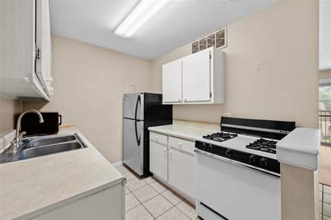 1700 SW 16th Court #D24, Gainesville FL - photo 12 of 25
