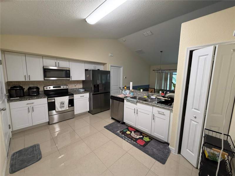 3 bedroom Single Family Residence at 14220 Spring Hill Drive, Spring Hill, Spring Hill — photo 3