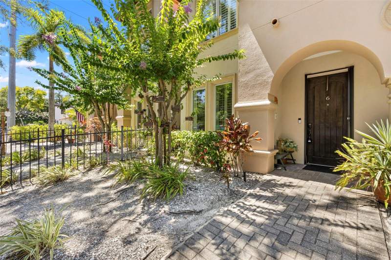 3 bedroom Townhouse at 3819 W Dale Avenue #6, Bellavilla Luxury Twnhms, Tampa — photo 2