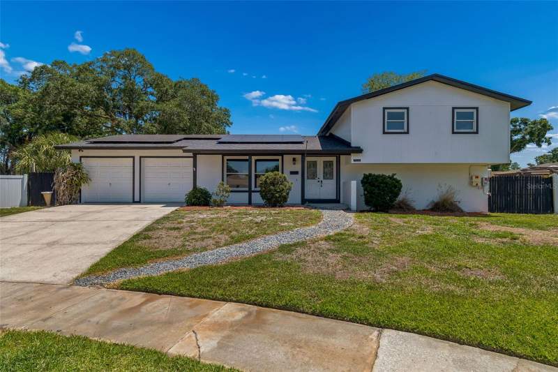 7111 GATEWAY COURT home for sale in Townn Country Park