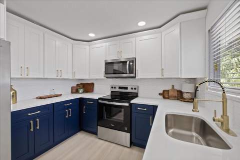 6403 Elliot Drive, Tampa FL - photo 10 of 45
