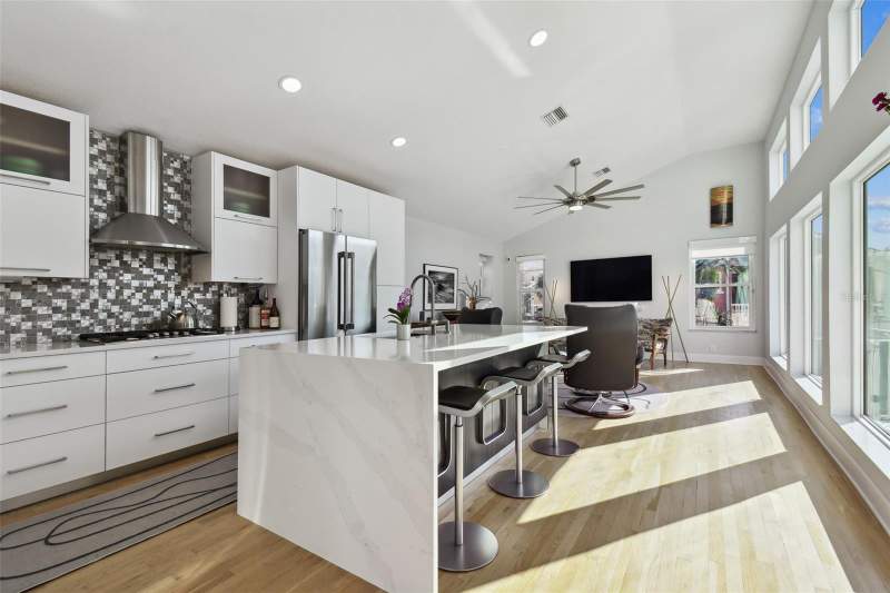 3 bedroom Townhouse at 21 Crescent Place, College Landings Rep, St Petersburg — photo 3
