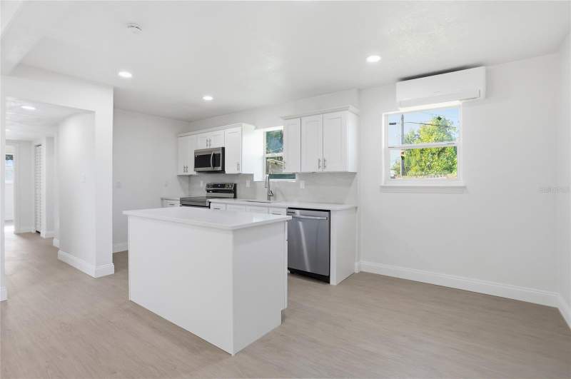3 bedroom Single Family Residence at 526 ENGEL DRIVE, ENGELWOOD PARK, ORLANDO — photo 4