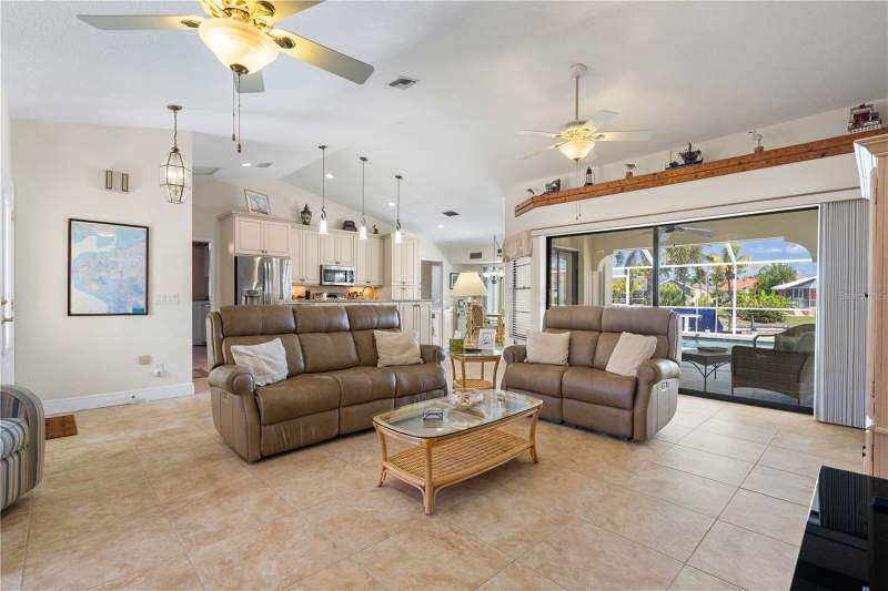 3 bedroom Single Family Residence at 1374 Willet Court, Punta Gorda Isles Sec 14, Punta Gorda — photo 3