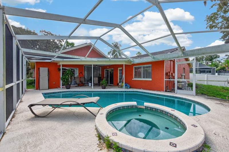 4 bedroom Single Family Residence at 4609 Oak River Circle, Bloomingdale Sec Bb Ph, Valrico — photo 2