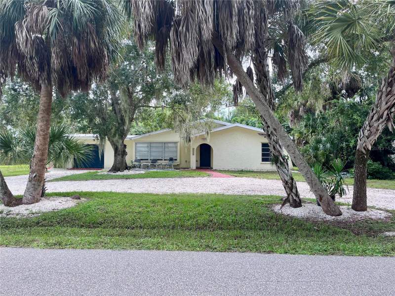 3 bedroom Single Family Residence at 22215 Oneida Avenue, Port Charlotte Sec 013, Port Charlotte — photo 3