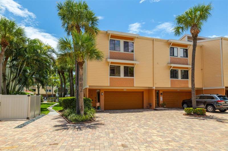 3 bedroom Townhouse at 533 Sandy Hook Road, Village Of Paradise Island, Treasure Island — photo 3