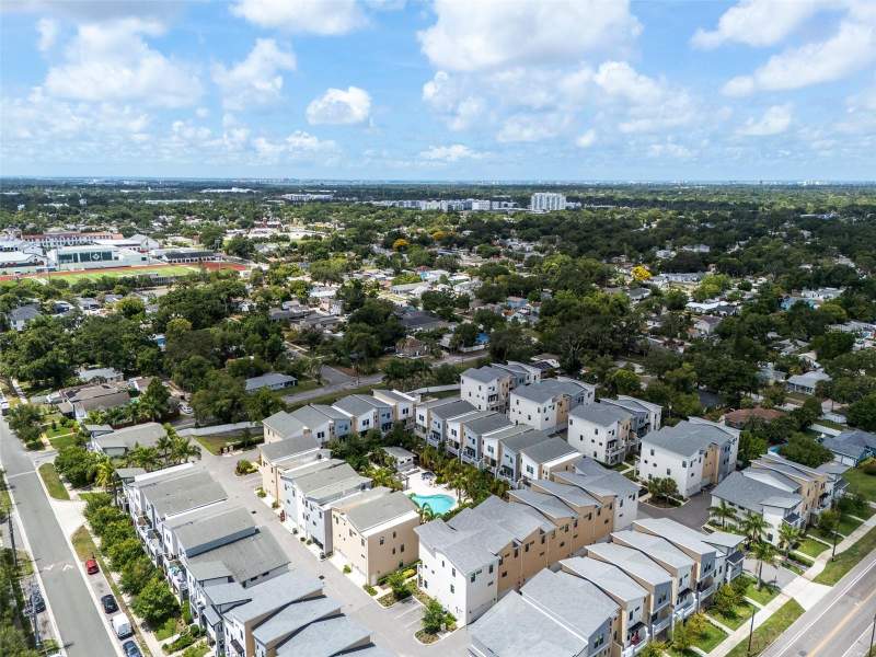 3 bedroom Townhouse at 2522 12th Terrace, Uptown Kenwood, St Petersburg — photo 2