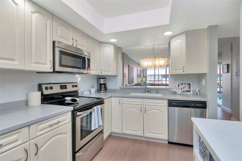 2 bedroom Condominium at 17580 Gulf Boulevard #403, Gulf Mariner The Condo, Redington Shores — photo 5