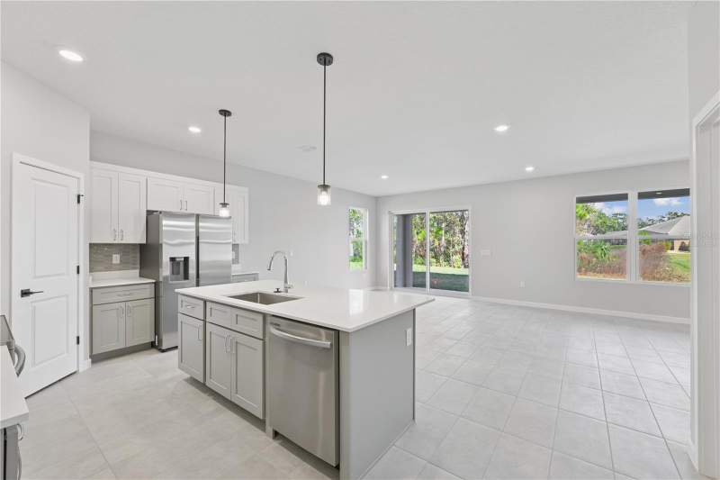 4 bedroom Single Family Residence at 17843 SW 68th Place, Juliette Falls, Dunnellon — photo 2