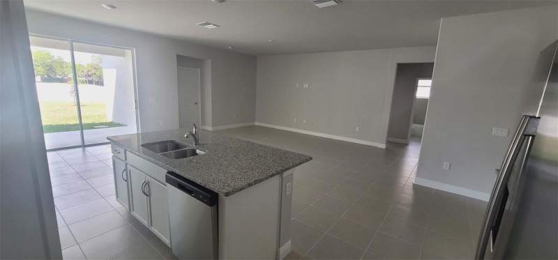 4 bedroom Single Family Residence at 9273 Highland Hills Drive, Highland Hills/Pasco, Hudson — photo 3