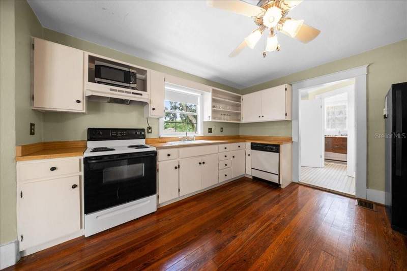 3 bedroom Single Family Residence at 319 Carnation Court, Lakeside Homes, Apopka — photo 4