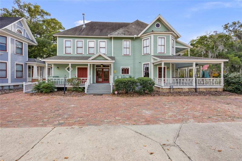 12 bedroom Single Family Residence at 205 SE 7th Street, Gainesville, Gainesville — photo 3