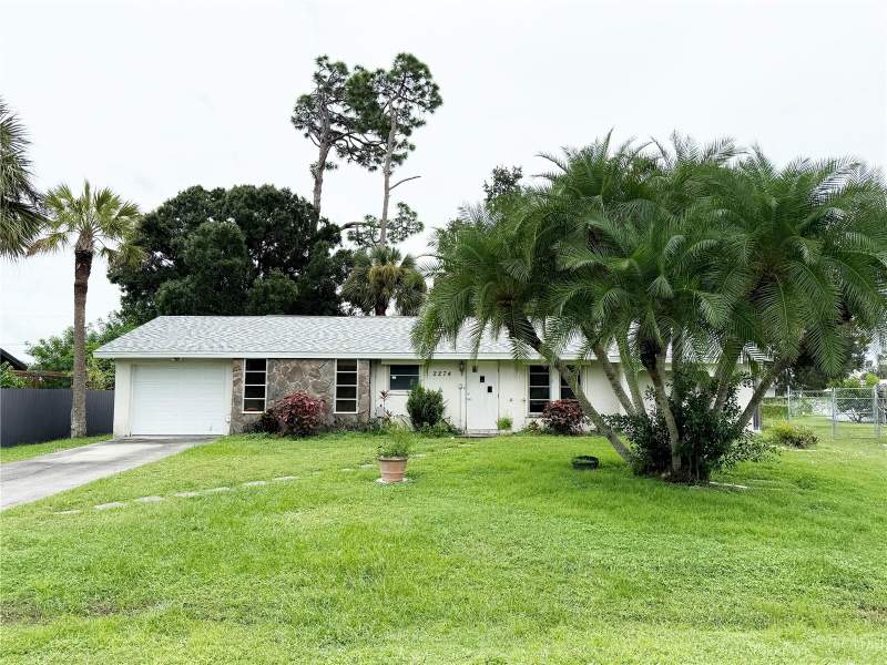 3 bedroom Single Family Residence at 2274 Lakeshore Circle, Port Charlotte Sec 018, Port Charlotte — photo 2