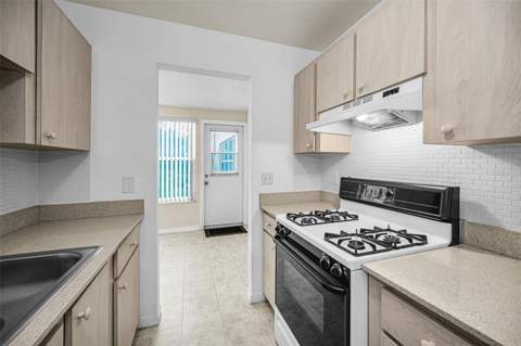 5750 80th Street #D101, St Petersburg FL - photo 9 of 27