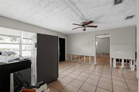 7201 Kingston Drive, Tampa FL - photo 6 of 31