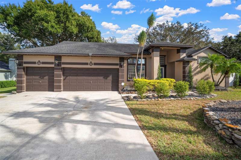 424 SUMMIT CHASE DRIVE home for sale in Miller Woods