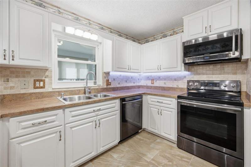 2 bedroom Villa at 8350 SW 93rd Lane #D, On Top Of The World, Ocala — photo 2