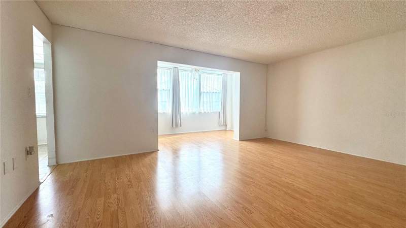 1 bedroom Condominium at 1900 68th Street #106, Crosswinds Colony One Condo, St Petersburg — photo 4