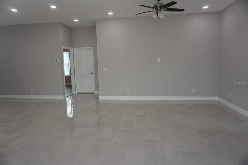 4 bedroom Single Family Residence at 12572 Tree Street, Tree Land Park, Largo — photo 2