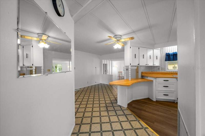 2 bedroom Mobile Home at 3221 SE 39th Avenue, Oak Park Village, Ocala — photo 5