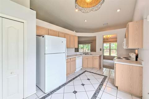 235 Lakeway Lane, Apollo Beach FL - photo 10 of 36