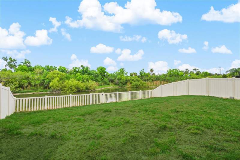 3 bedroom Single Family Residence at 1731 Chatham Green Circle, Wynnmere West Ph 2 & 3, Ruskin — photo 1