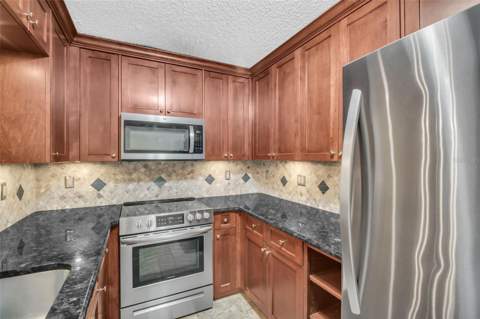 1400 Pine Glen Lane #D2, Tarpon Springs FL - photo 16 of 38
