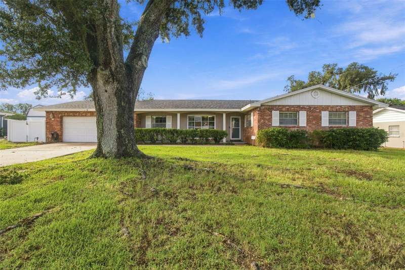4 bedroom Single Family Residence at 105 Ashbrook Drive, Crestwood Estates Unit 2, Brandon — photo 5