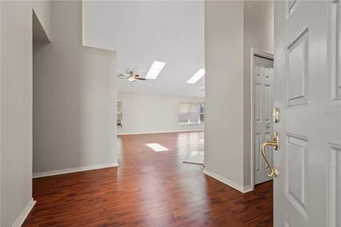 6005 Fairway Palms Court, Tampa FL - photo 6 of 6